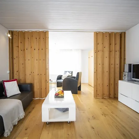 True 9 Apartment